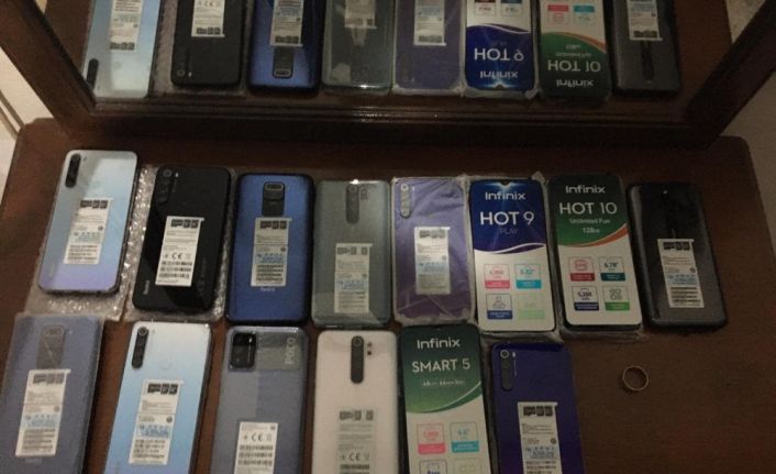 Çatıdan girdiği evden 137 bin TL ve çok sayıda telefon çalan şahıs tutuklandı