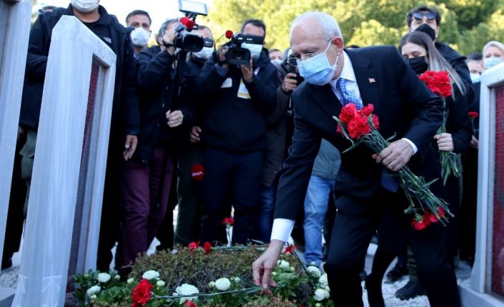 CHP Genel Başkanı Kılıçdaroğlu’ndan, Çanakkale Zaferi etkinlikleri kapsamında Şehitlik Abidesine ziyaret