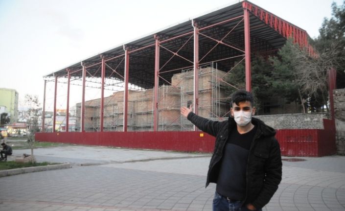 Cizreliler tarihi Kırmızı Medrese’deki restorasyon çalışmalarının devam etmesini istiyor