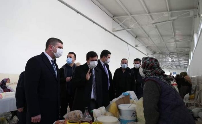 Çok yüksek riskli iller arasında bulunan Burdur’da yetkililer Salı Pazarı’nda denetim yaptı