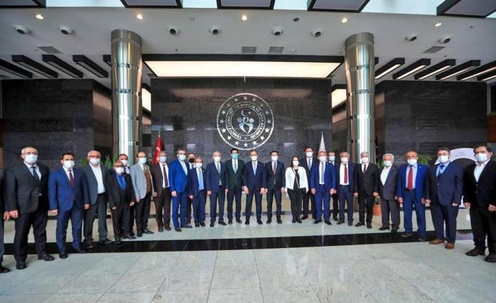 Denizli tarihinin en büyük gençlik ve spor yatırımı için protokol imzalandı