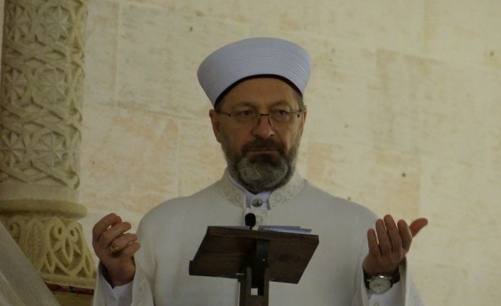 Diyanet İşleri Başkanı Prof. Dr. Erbaş cuma hutbesinde korona virüs tedbirlerine dikkat çekti