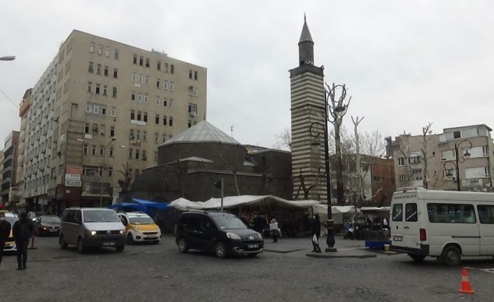 Diyarbakır İl Milli Eğitim Müdürlüğü sayfasında yayınlanan ’Şehrimiz Diyarbakır’ kitapçığına tepki