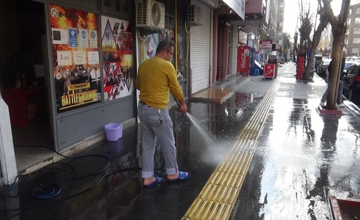 Diyarbakır’da yeni kontrollü normalleşme dönemi başladı, iş yeri sahipleri kepenk açtı