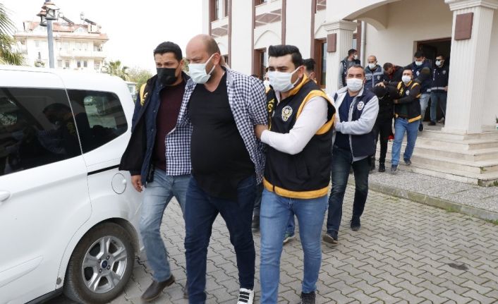 Dövüldükten sonra hastane önüne bırakılan kişinin ölümüyle ilgili 5 kişi adliyeye sevk edildi