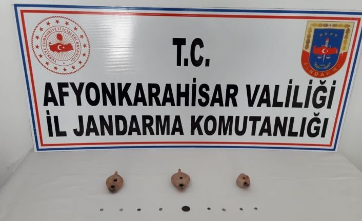 Ellerindeki 22 parça tarihi eseri satmaya çalışan iki şahsı jandarma yakaladı
