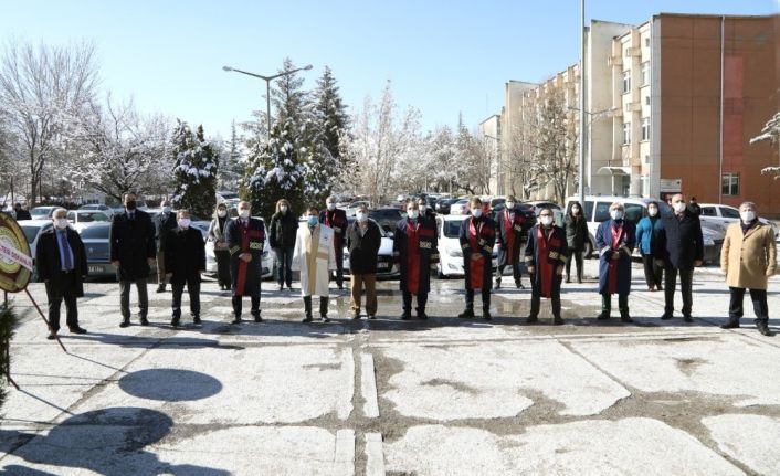 ERÜ’de 14 Mart Tıp Bayramı dolayısıyla Çelenk Sunma Töreni düzenlendi