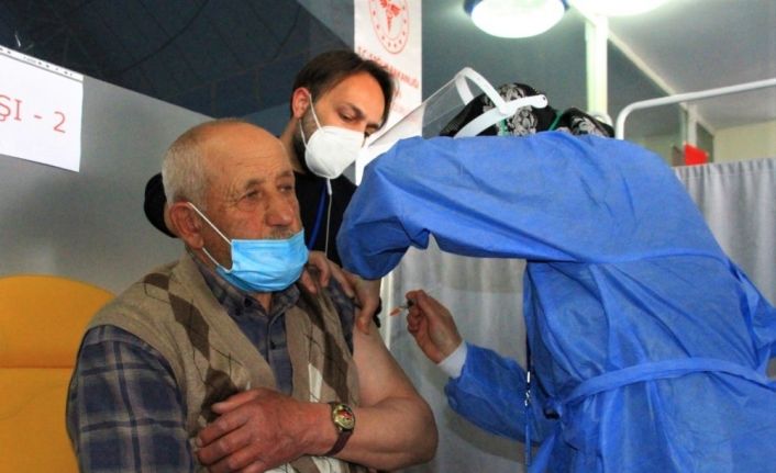 Erzincan’da cuma namazı öncesi cemaate covid-19 tedbirleri anlatıldı