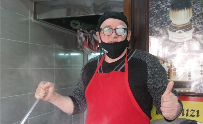 Eskiden et ustasıydı şimdi helvacı oldu