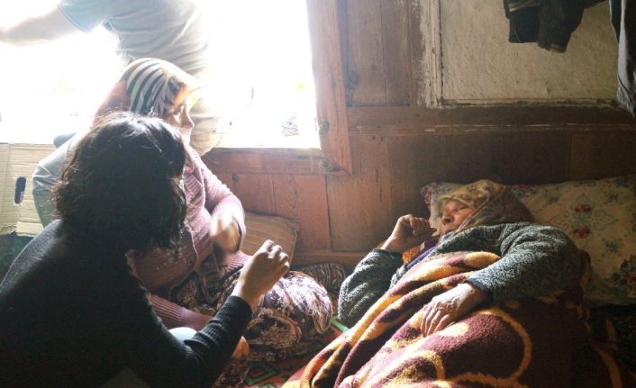 Evi yanan Emine teyzeye yardım eli