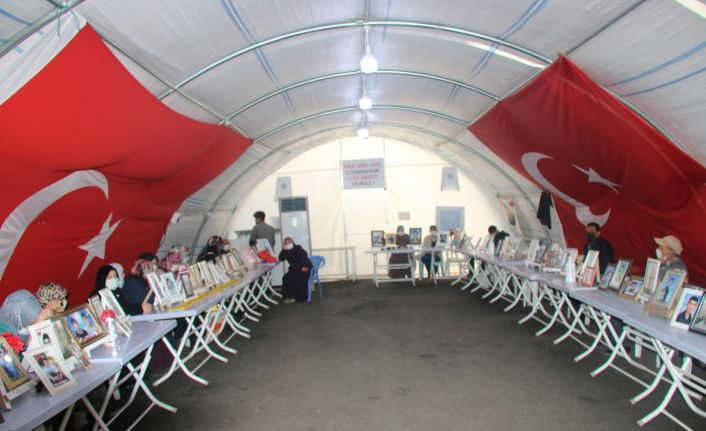 Evlat nöbetindeki acılı baba: "HDP benim evimi yıktı, evladımı elimden aldı"