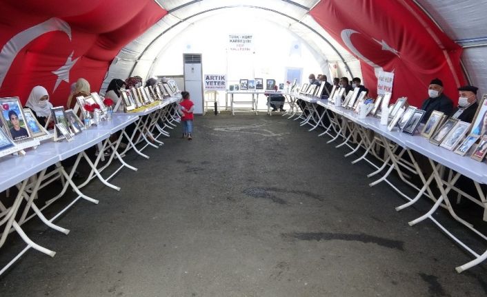 Evlat nöbetindeki ailelerden HDP’ye tepki: "Bizim çocuklarımızı HDP götürdü, PKK gelip buradan çocuklarımızı götüremez"