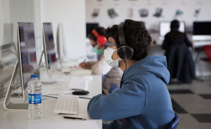 Fen ve Teknoloji Lisesi öğrencisi olmak için 9 bin öğrenci sınava girdi