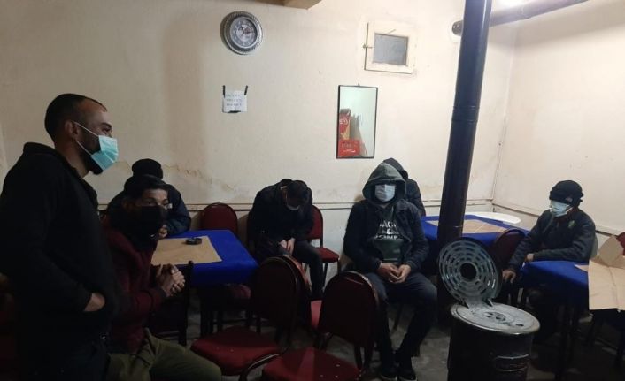 Gizli bölmede kumar oynarken suçüstü yakalandılar: 24 bin lira ceza kesildi