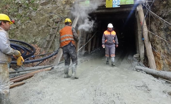 Göçük altında kalan madenciyi arama çalışmaları ikinci gününde de devam ediyor