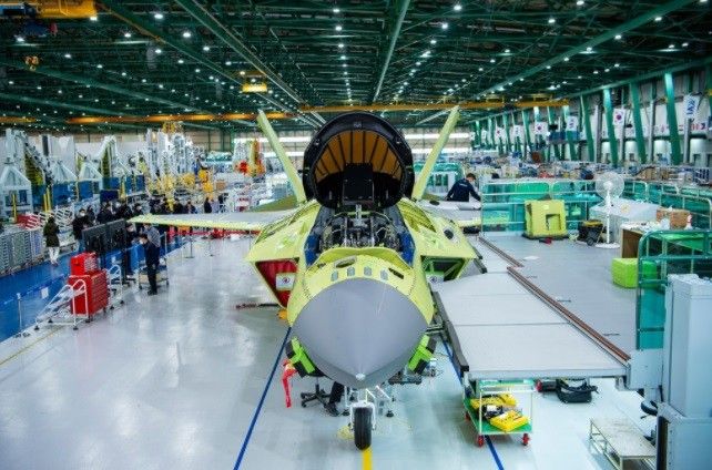 Güney Kore’nin ilk yerli savaş uçağının prototipi tanıtıldı
