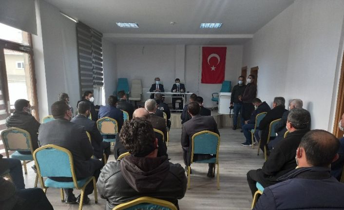 Günyüzü ilçesinde 1 yıl aradan sonra muhtarlar ve daire amirleri toplantısı yapıldı