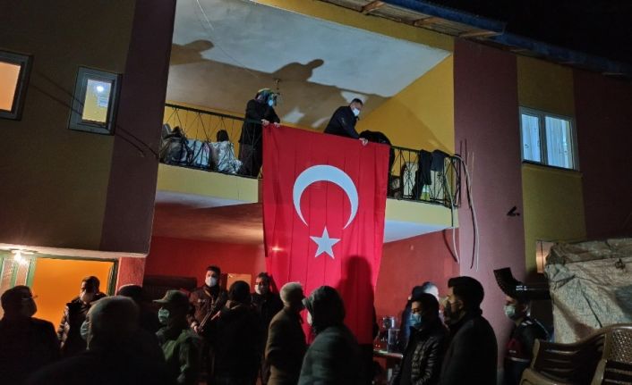 Helikopter kazasında Şehit olan Kahramanmaraşlı Topçu Astsubay Kıdemli Çavuş Nazmi Yılmaz’ın ailesine acı haber verildi