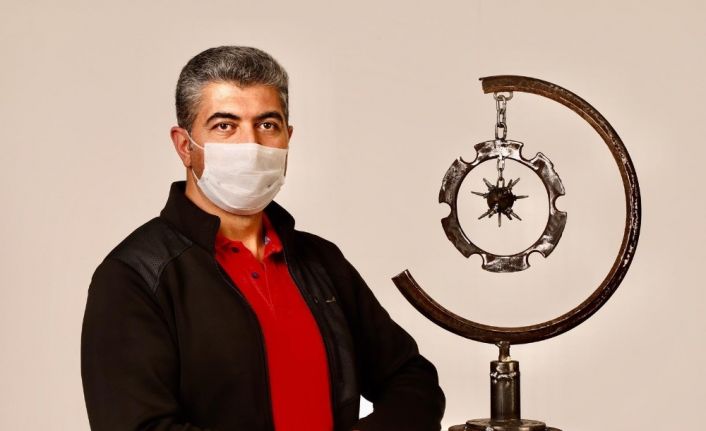 Hurda metaller, araba parçaları ve atık malzemeler sanat malzemesine dönüştürüyor