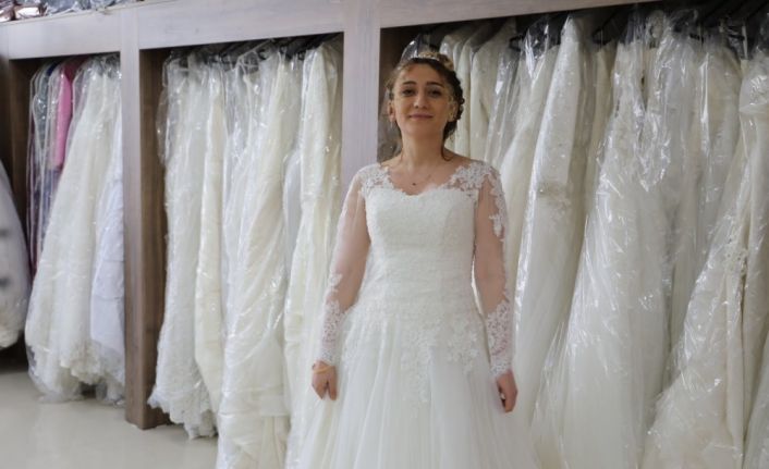 İhtiyaç sahibi çiftlere ücretsiz gelinlik