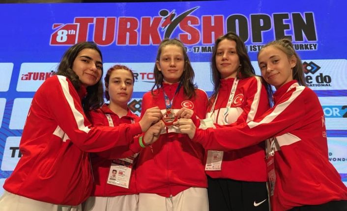 İkizlerden çifte madalya