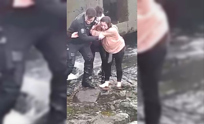 İskeleden denize düşen genç kız için buz gibi suyu düşünmeden denize atladı