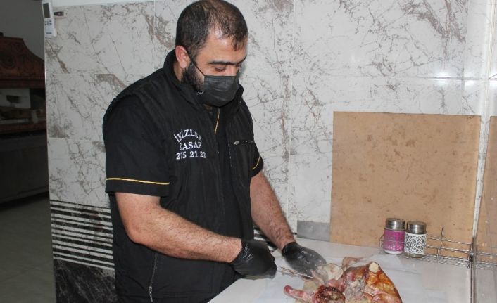 İzmirlilerin vazgeçilmez lezzeti közde şiş kuzu kelle