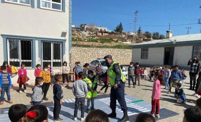 Jandarma ve polisten öğrencilere eğitim