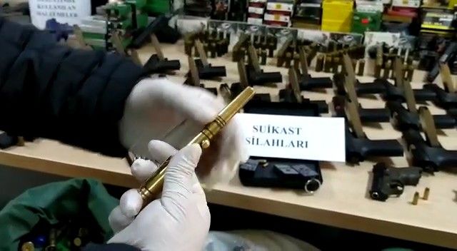Kaçak silah operasyonunda kalem ve anahtarlık görünümlü ruhsatsız tabancalar dikkat çekti