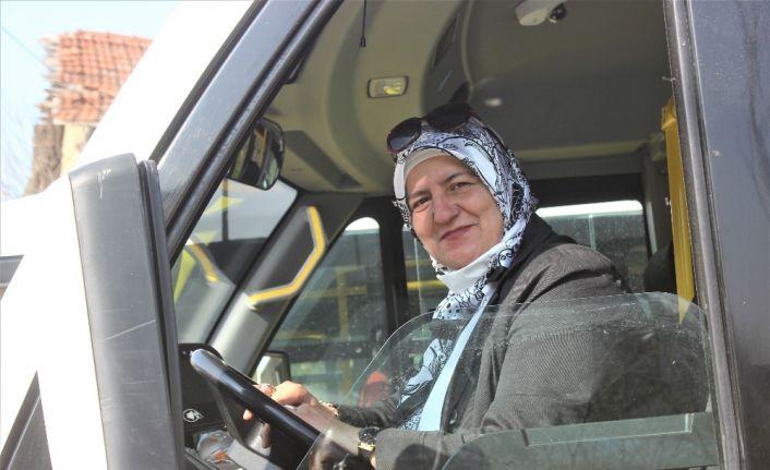 Kadın şoförü gören araçtan inmek istedi, yolculuk yapınca hayran kaldı