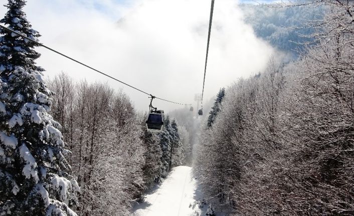Kar ve güneşin keyfi Uludağ’da çıkar