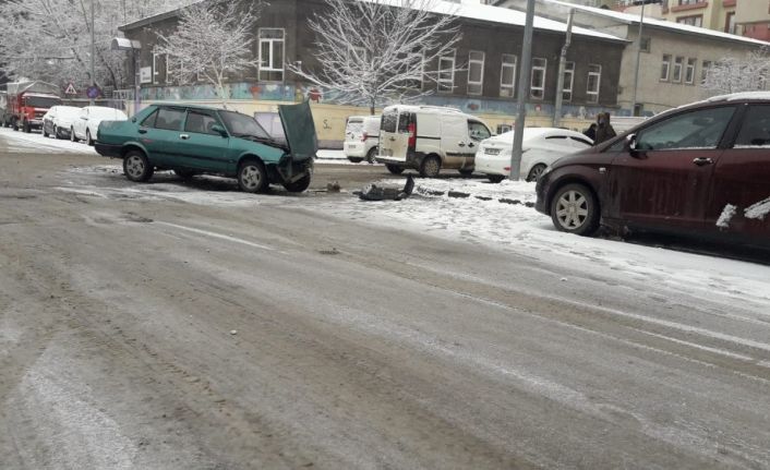 Kars’ta kar yağışı kazalara neden oldu