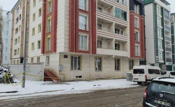 Kars’ta yangın çıkan bina geçici olarak kapatıldı