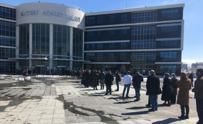 Kayseri Adliyesi’nde HES kodu yoğunluğu