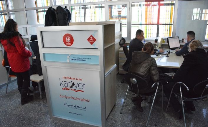 Keçiören Belediyesi Kariyer Ofisi bir ayda 100 vatandaşı iş sahibi yaptı