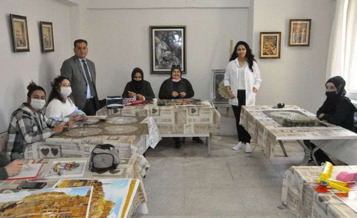 Kızıltepe Halk Eğitim Merkezi, kadınların hayatına dokunmaya devam ediyor