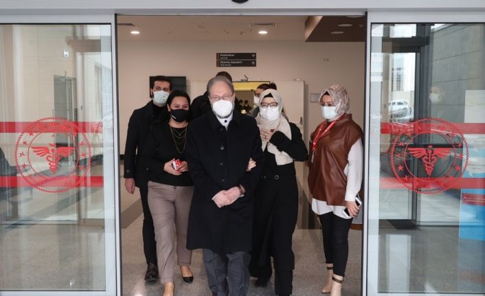 Korona virüs tedavisi gören Diyanet İşleri Başkanı Erbaş taburcu oldu