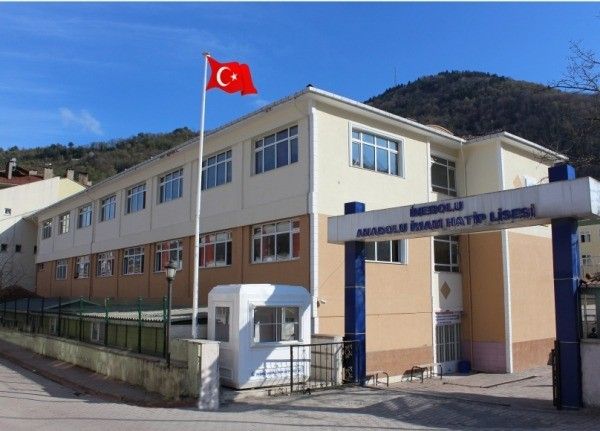 Korona virüs vakası görülen iki okulda eğitime ara verildi