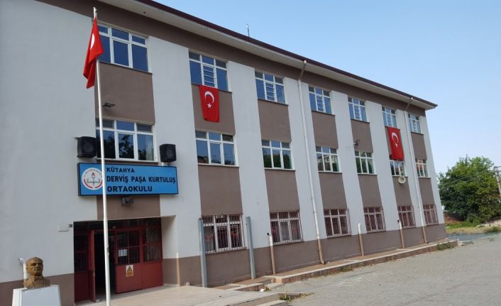 Kütahya’da korona virüs vakaları görülen ortaokulda eğitime ara verildi