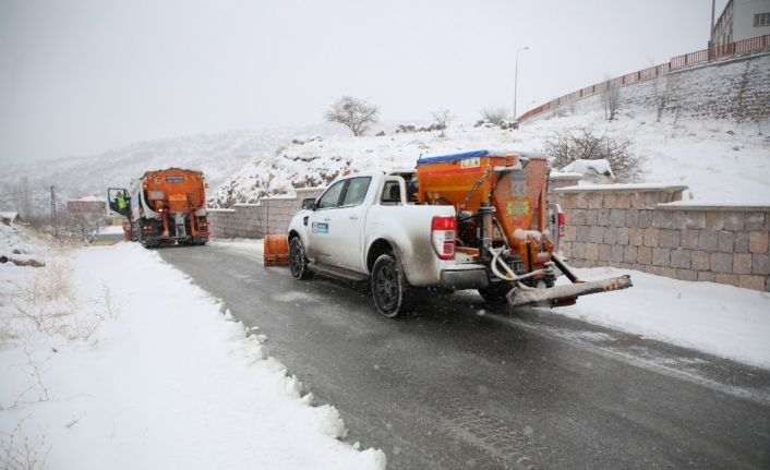 Melikgazi Belediyesi’nden karla mücadele mesaisi
