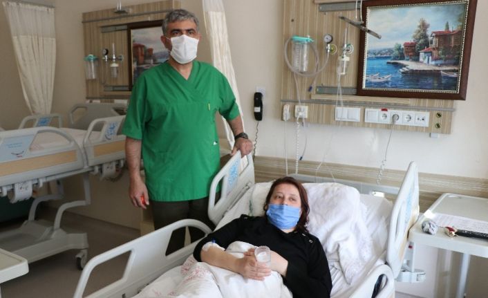 Nefes darlığı ve şiddetli ağrı çeken hastanın ciğerinden Arnavut biberi çıktı