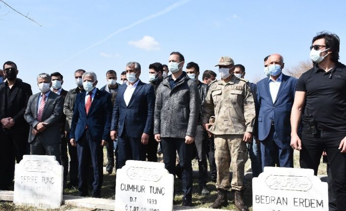 Nusaybin’de 34 yıl önce terör örgütünce katledilenler mezarları başında anıldı