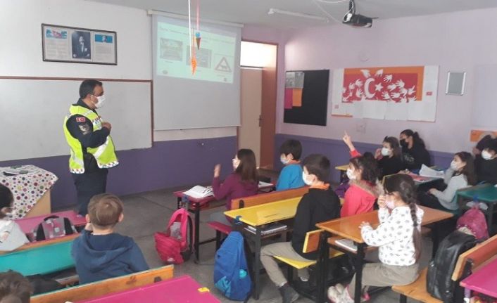 Öğrencilere “Trafik Dedektifleri ve İyi Dersler Şoför Amca” eğitimi verildi
