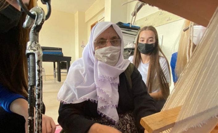 Okuma yazması olmayan 86 yaşındaki Teslime nine Erasmus projesinde eğitimci oldu