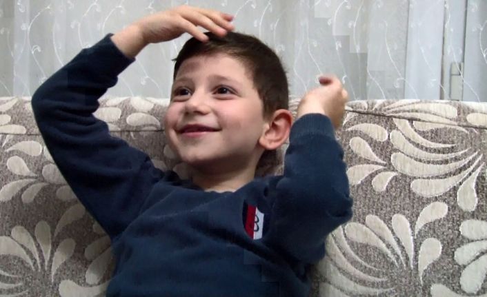 (Özel) 4 yaşındaki çocuk itfaiyecilere böyle seslendi: “Siz çok güzel kahramansınız ve olağanüstüsünüz”