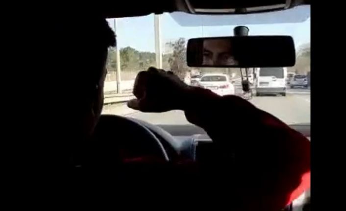 (Özel) Çekmeköy’de trafik terörü: Son ses müzikle tempo tutup, makas atarak ilerledi