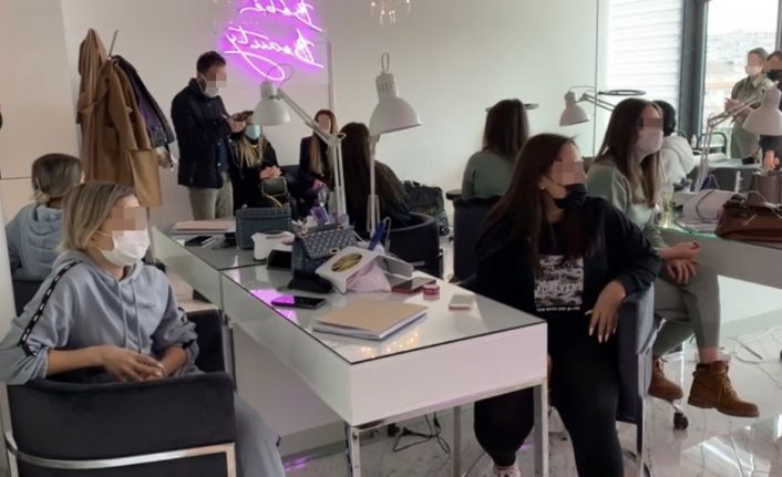 (Özel) “Dünyaca ünlü doktor” yalanıyla kandıran lüks rezidanstaki sahte estetik merkezine baskın