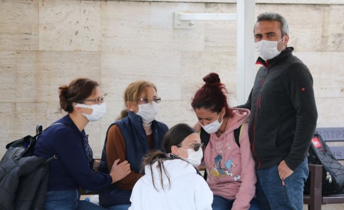 (ÖZEL) Kayıp oğlunu teşhis etmek için morg önüne gelen annenin zor anları