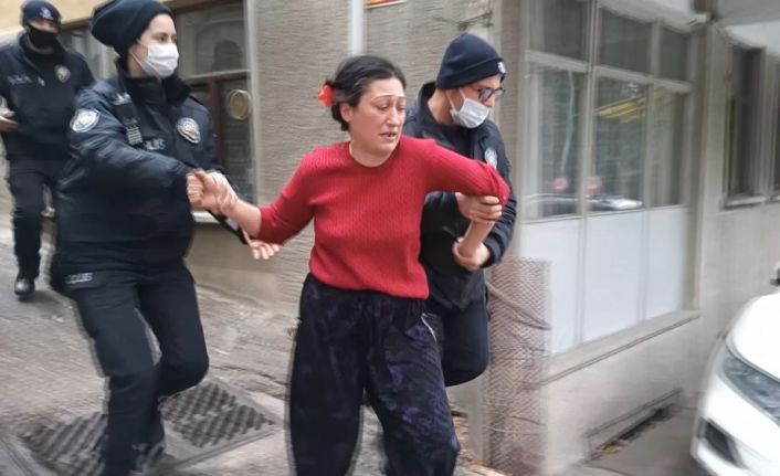 (Özel) Mahalleyi havaya uçurmaya kalkan şizofreni hastası kadının oğlunun yardım çığlığı:
