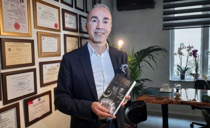 (ÖZEL)Pandemide gece gündüz çalışan doktor, dördüncü kitabını çıkardı